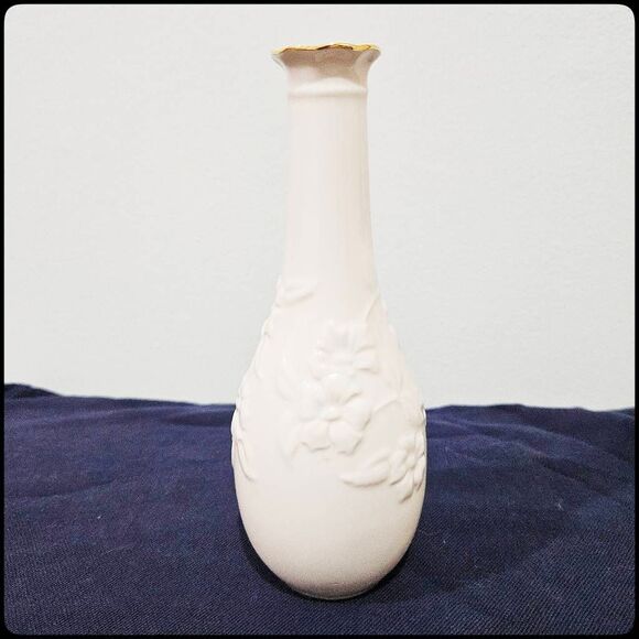 LENOX 7" Posey Porcelain Bud Vase with Gold Trim Ivory Floral - Picture 1 of 3
